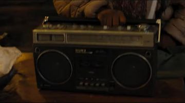 The radio cassette Burt in Jumanji : Welcome to the Jungle 2