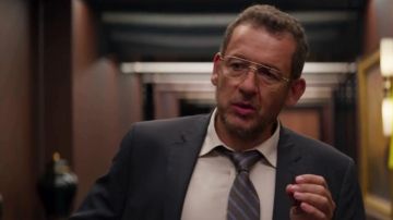 Gold Eyeclasses worn by Inspector de la Croix (Dany Boon) in Murder Mystery