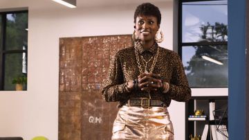 Leopard Imprimer Chemise à Manches Longues portées par avril Williams (Issa Rae) en Peu de