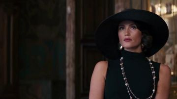 Double Layers Pearl Long Necklace worn by Grace Ballard (Gemma Arterton) in Murder Mystery