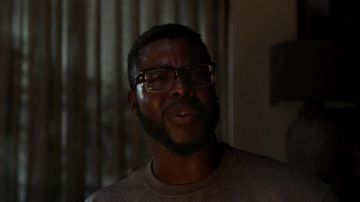 Gafas grises / negras usadas por Gabe Wilson / Abraham (Winston Duke) en Estados Unidos