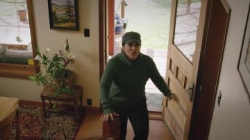 Vert col Roulé Manches Longues portées par Clair Hamilton (Gina Carano) dans la Fille du Loup