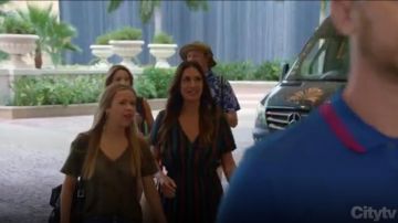 Rails Stars And Circles Eyelet Tee usado por Samantha Hughes (Holly J. Barrett) en Life in Pieces (S04E12)