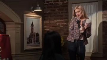 Nanette Lepore Oscar Veste portée par Kylee Evans dans une Bonne Sorcière (S05E04)