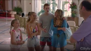 Billabong Big Chase El tanque del sol usado por Sophia Hughes (Giselle Eisenberg) en Life in Pieces (S04E12)
