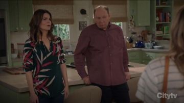 Diane Von Furstenberg Soie Oiseau imprimé à Manches Longues Chemisier porté par Heather (Betsy Brandt) dans la Vie en Morceaux (à l'S04E13)