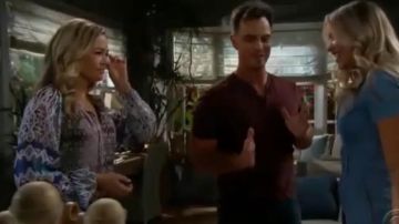 Ramy Brook Kayden Imprimé Blouson-Manches Chemisier porté par Shauna Fulton (Denise Richards), comme on le voit sur Le Gras et le Beau 28 juin 2019