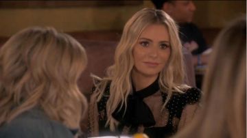 Givenchy Polka Dot Pure Chemisier porté par Dorit Kemsley Au Real Housewives de Beverly Hills (S09E20)
