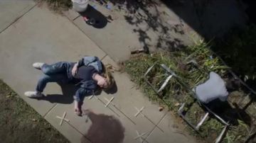 Levi's Ex Boyfriend Denim Trucker Jacket usada por Allie Pressman (Kathryn Newton) en The Society (S01E04)