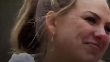 Meredith Marques Annalise Boucles d'oreilles en Or Jaune Vert Améthyste porté par Hannah Brown dans La Bachelorette (S15E07)