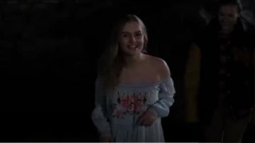 Free People Sunbeams Minivestido usado por Elle Tomkins (Olivia DeJonge) en The Society (S01E04)