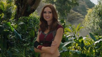 The crop top bordeaux Ruby Round (Karen Gillan) in Jumanji : Welcome to the Jungle 2