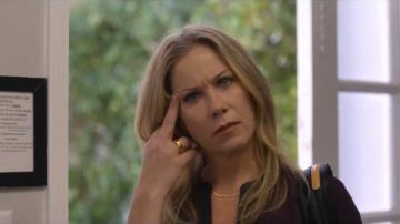 Gorjana Taner Bar Necklace worn by Jen Harding (Christina Applegate) in Dead to Me (S01E06)