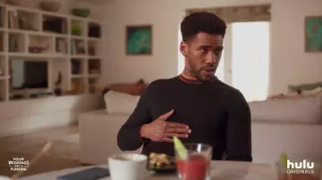 Suéter negro usado por Craig (Brandon Mychal Smith) en Cuatro bodas y un funeral (Temporada 01)