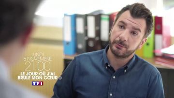 La chemise bleu marine portée par Patrick Demarescau (Michaël Youn) dans Le jour où j'ai brûlé mon coeur