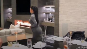 YEEZY Calabasas french Terry Pantalon porté par elle-Même (Kim Kardashian West) en accord avec les Kardashians (S16E12)