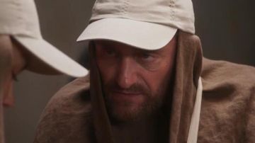 La gorra beige de Christian (Jean-Paul Rouve) en Donne-moi des ailes