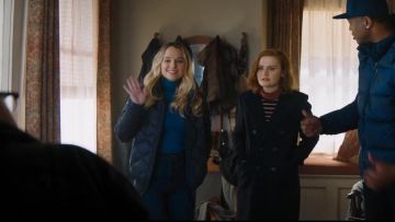 The blue Sweater turtleneck of Young Bethany (Madison Iseman) in Jumanji : Welcome to the Jungle 2