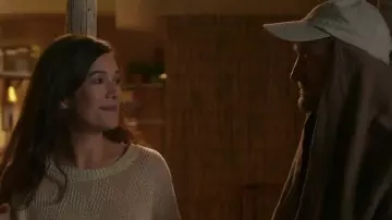 Suéter de ganchillo beige de Paola (Mélanie Doutey) en Give Me Wings