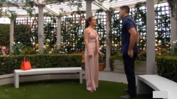 Bcbgmaxazria Striped Tie-Front Jumpsuit usado por Chelsea Lawson (Melissa Claire Egan) como se ve en The Young and the Restless JULIO 2, 2019