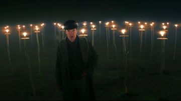 Pañuelo gris usado por Thomas Edison (Benedict Cumberbatch) en The Current War
