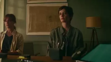 Kaki shirt with button worn by Emilie (Eva Green) in Euphoria