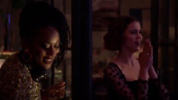 Vestido de fiesta Midi de encaje floral de cuello cuadrado de cuello cuadrado usado por Callie Adams Foster (Maia Mitchell) en Good Trouble (S02E03)