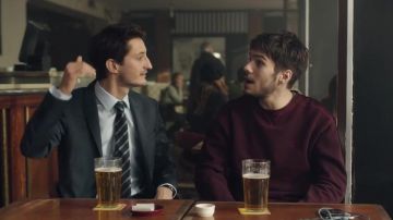 Le chemise portée par Pierre Niney dans Deux moi