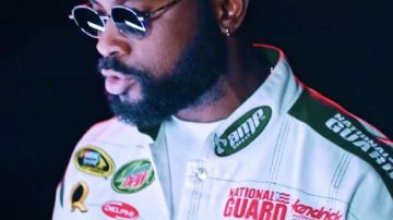 La veste de pilote portée par Damso dans le clip ParoVie de D.A.V