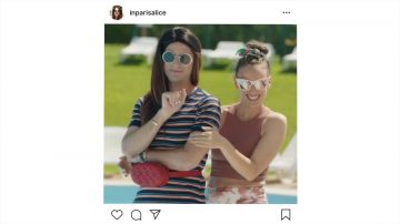 Le sac ceinture banane rouge porté par Zoé dans la vidéo YouTube LES INSTAGRAMEUSES summer edition de Cyprien