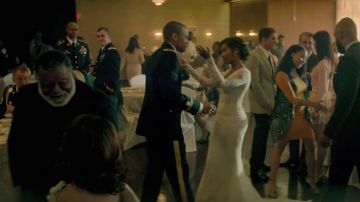 Vestido de novia de sirena de encaje usado por Nicole Beharie como se ve en la escalera de Jacob