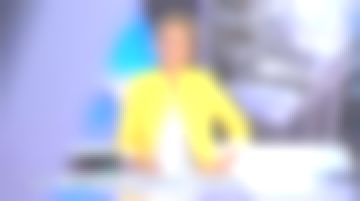 La chaqueta de raso amarillo, cuello ascendente, sin botón de Caroline Roux en do en el aire el 03.07.2019