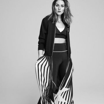 Olivia Palermo, Rue Saint-Guillaume Robe Plissée portée par Olivia Palermo sur son Instagram account @oliviapalermo