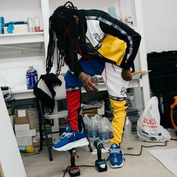 Sneakers blue Versace worn by Chief Keef on his account Instagram @Chieffkeeffsossa
