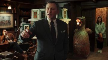 Black Tie worn by Benoit Blanc (Daniel Craig) in Knives Out