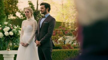 The bow tie green Daniel The Domas (Adam Brody) in Ready or Not