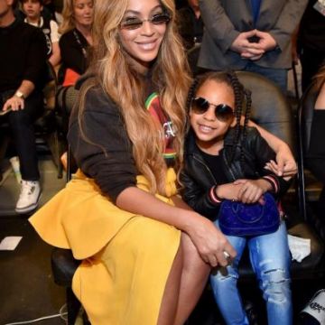 Ray-Ban Round Metal Sunglasses in Bronze-Copper worn by Blue Ivy Carter on the Instagram account @blueivy.carter 18 February 2018