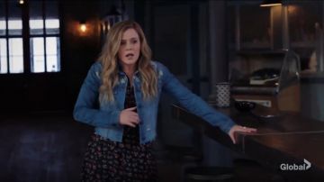 Veronica Beard Cara Jean Jacket worn by Cassie Bishop (Harriet Dyer) in The InBetween (S01E04)