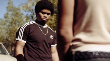 The Adidas t-shirt black with white stripes worn by Leon Simmons (Isaiah John) in the series Snowfall (Season 3)