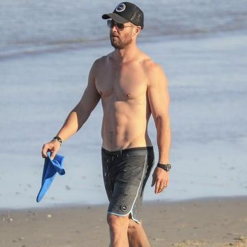 Quiksilver Vista Boardshorts usados por Chris Hemsworth en Instagram noviembre 24, 2018