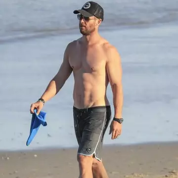 Quiksilver Vista Boardshorts worn by Chris Hemsworth on the Instagram November 24,2018