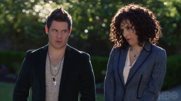 Black casual blazer worn by Kelvin Gemstone (Adam DeVine) in The Righteous Gemstones (S01E01)