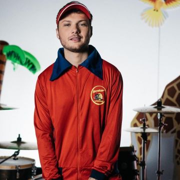 El traje de Baywatch usado por Romain Ughetto en su cuenta de Instagram @romain_ughetto