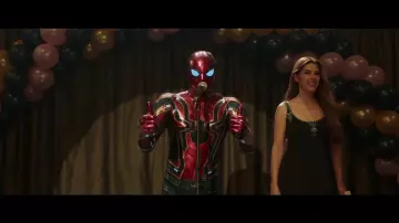 Loose Beach Maxi Dress of May Parker (Marisa Tomei) in Spider-Man: Far from Home