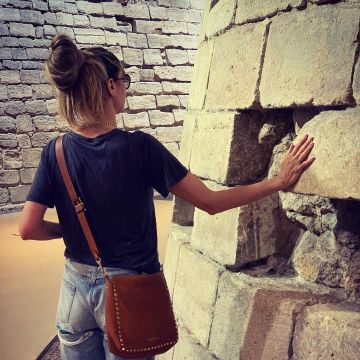 Valentino Vitello Rockstud Hobo worn by Heidi Klum Shopping with Tom Kaulitz - 4 July 2019