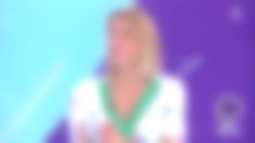 La robe  imprimé floral esprit foulard , asymétrique de Laura Tenoudji dans Télématin le 05.07.2019