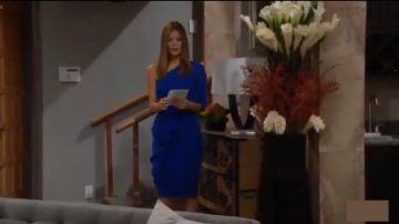 Chiara Boni La Petite Robe Vestido de volantes asimétricos de un hombro usado por Michelle Stafford como se ve en The Young and the Restless JULIO 4, 2019
