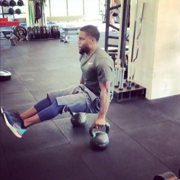 Sneakers Nike Epic React Flyknit College Navy Hyper Jade worn by Kevin Hart on his account Instagram @kevinhart4real