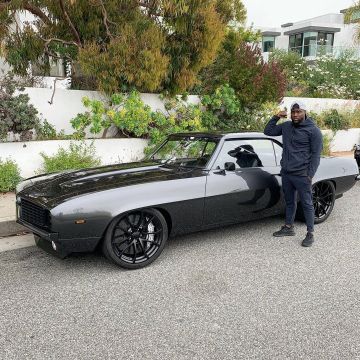 Sneakers Nike Epic React Flyknit Triple Black Kevin Hart is on the account instagram of @kevinhart4real