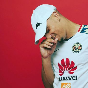 The cap Kappa Vigoleno Mister V on the account instagram of @yvick